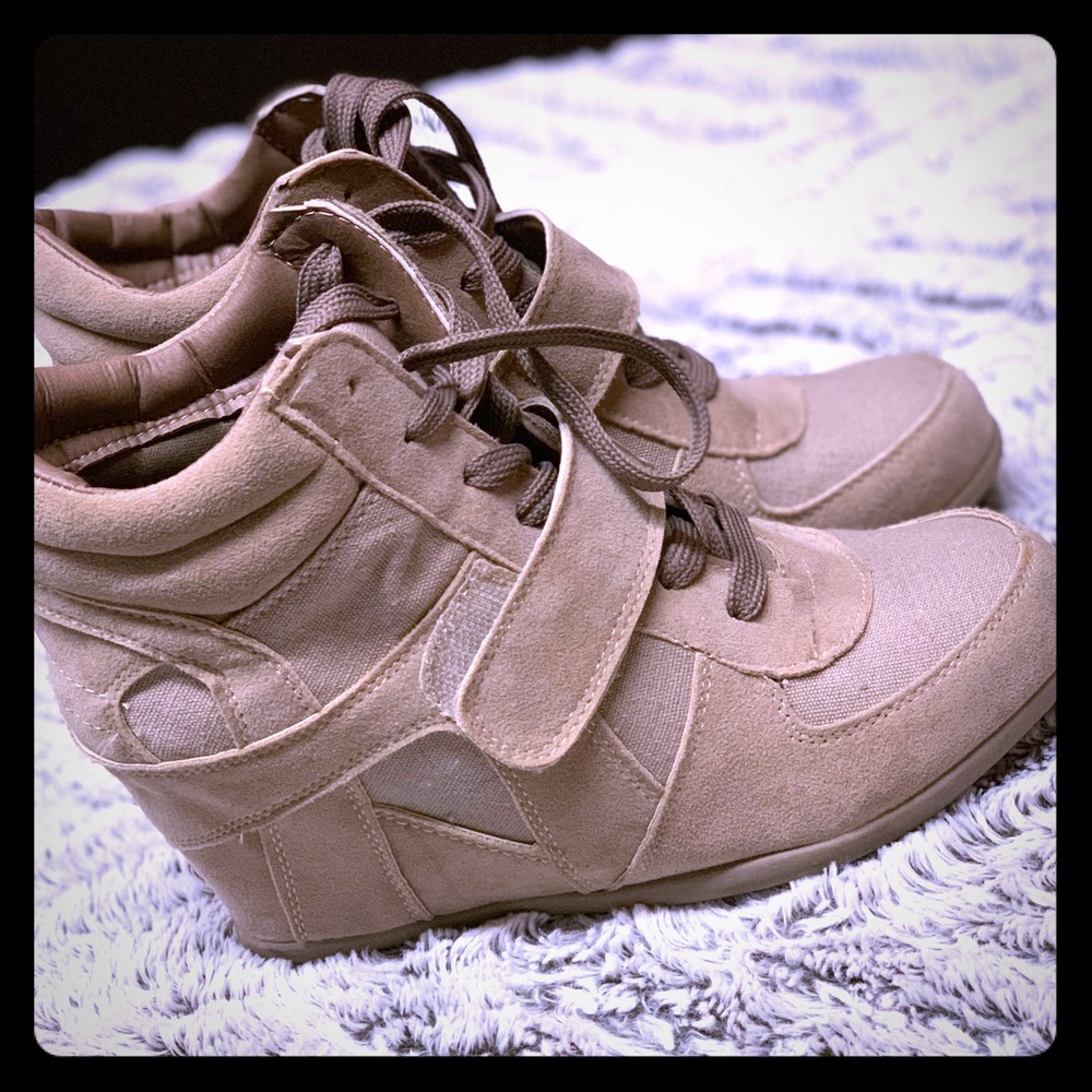 Wedge sneakers